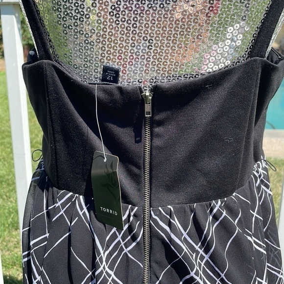 Torrid black and white high low dress NWT - Picture 7 of 12